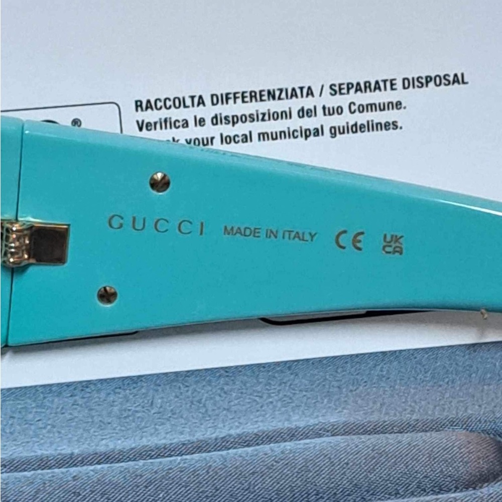 GUCCI -
Tiffany Blue Oval Sunglasses - Picture 6 of 12
